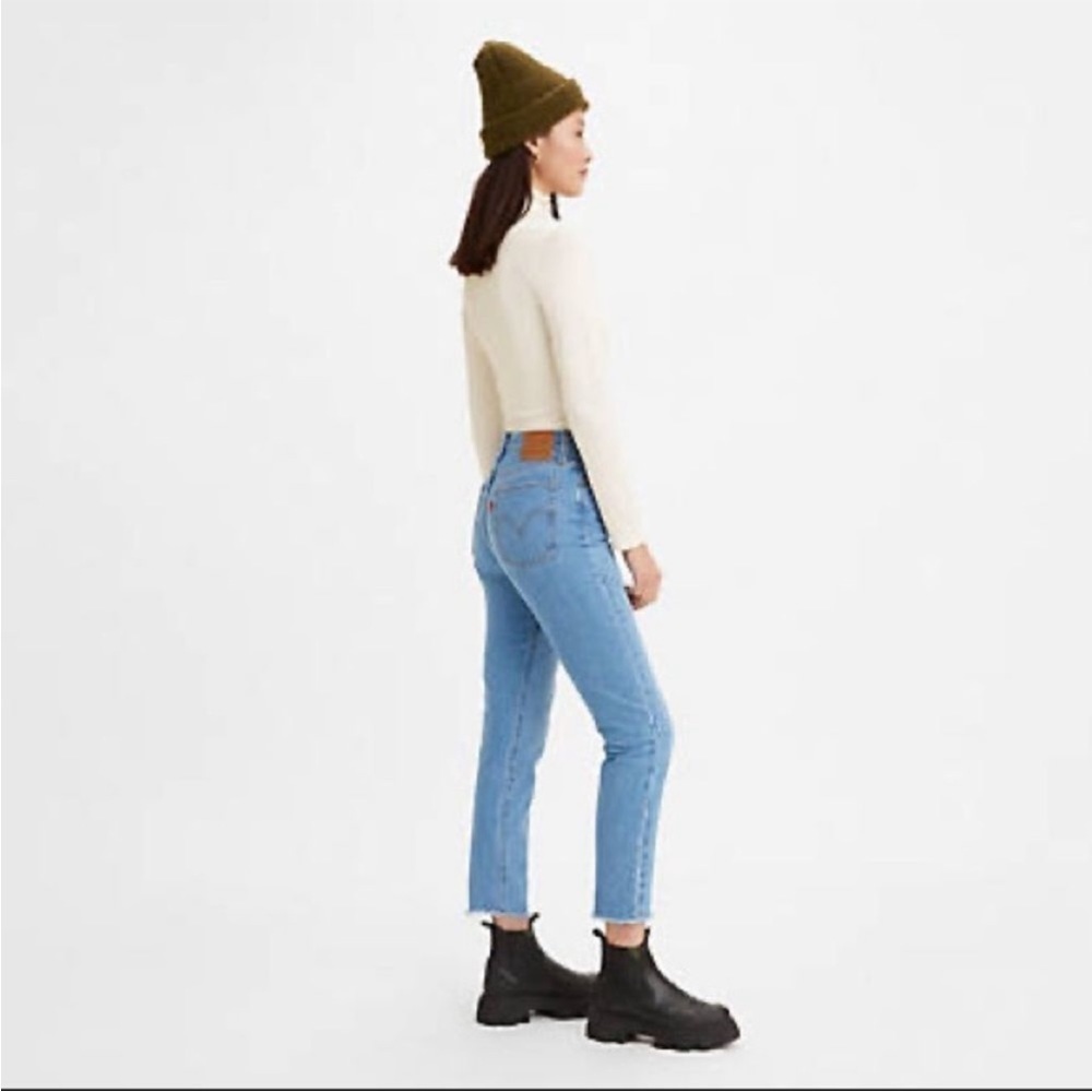 Levi Raw hem ankle wedgie Jean 26